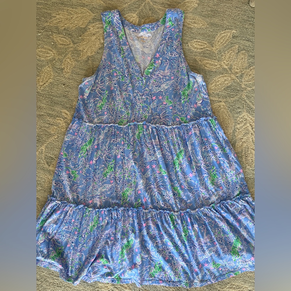 Lilly Pulitzer Lorina XL 


pet friendly home
smoke free
air dried only